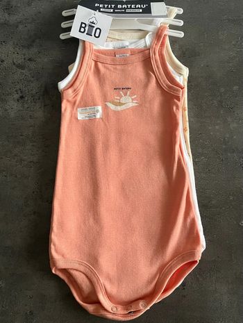 Lot de 3 bodies petit bateau,fille (12 mois)