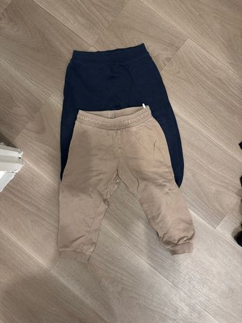 Lot 2 joggings 24 mois 