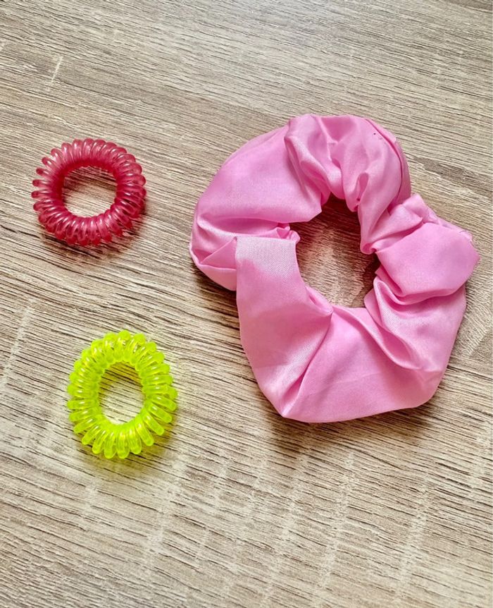 Petit chouchou et petits élastiques pour cheveux