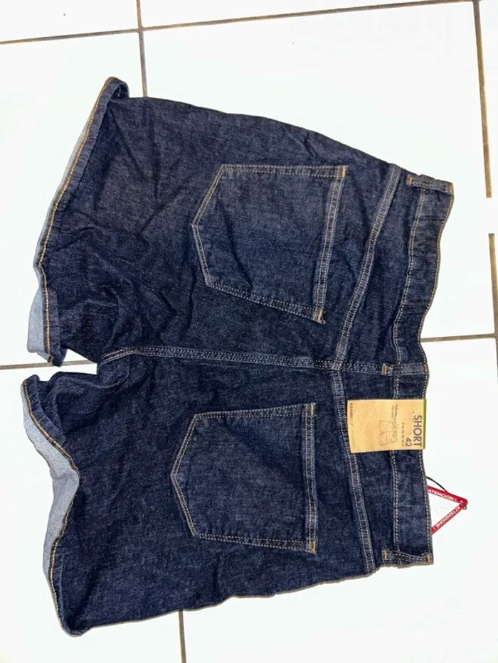 Mini short en jean - photo numéro 2