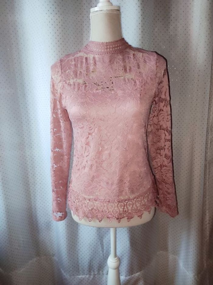 Haut en dentelle rose clair, taille S, NEUF sans étiquette!