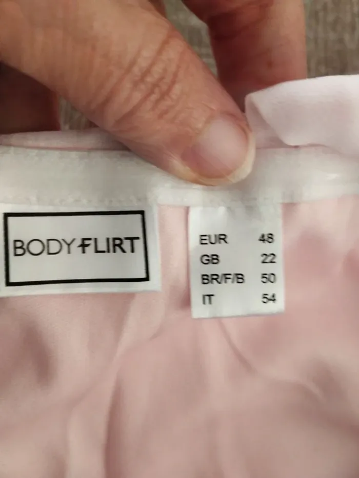 Très belle robe T48 Body Flirt - photo numéro 2