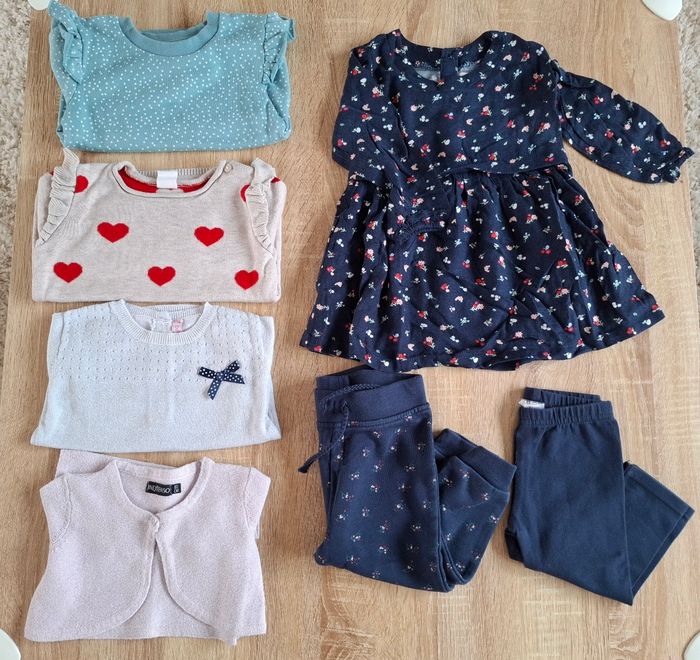 Lot de vêtements fille 80cm
