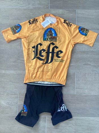 Maillot et cuissard de cycliste Leffe