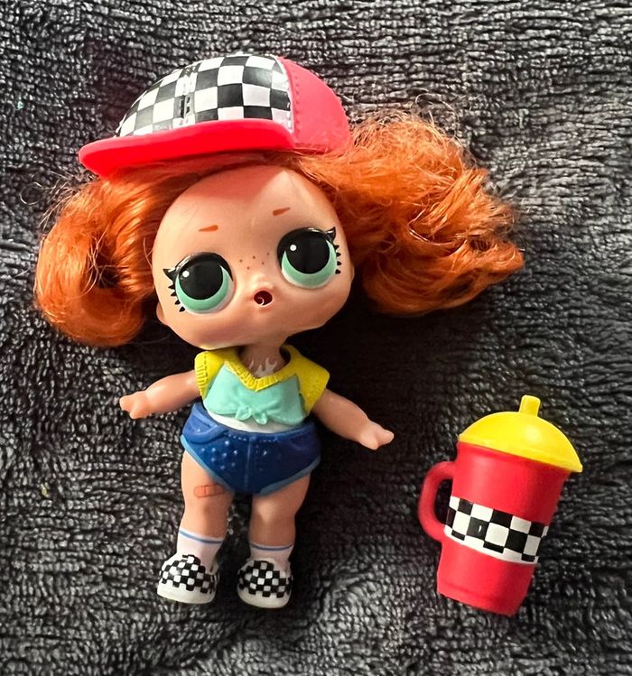 Petite poupée Lol surprise + accessoires comme sur la photos ( 26 ) - photo numéro 2
