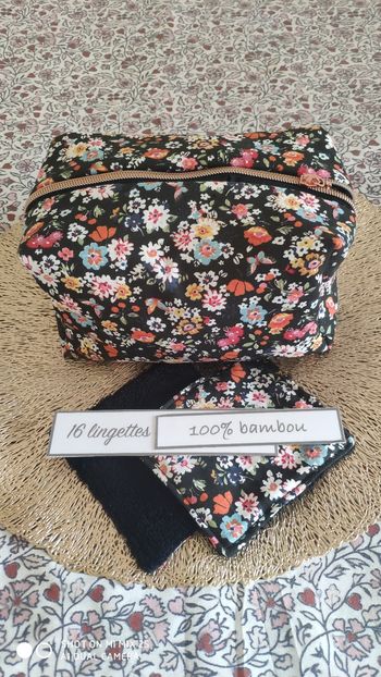 16 lingettes et sa trousse de toilette moltonné