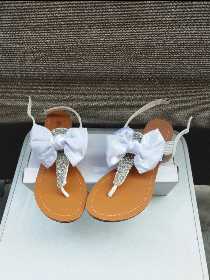 Sandale a nœud blanche