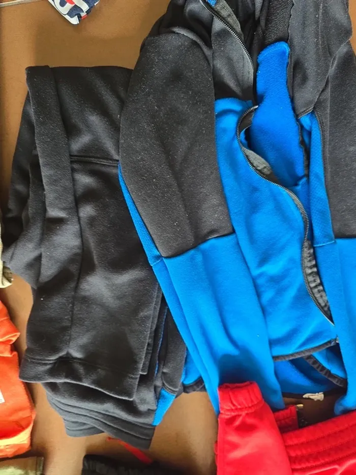 Lot vêtements 8 ans - photo numéro 3