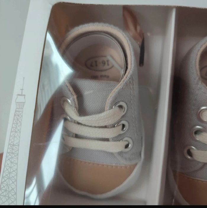 Chaussures pour bébé Sophie la girafe de 0-3 mois ou 16-17, Trois kilos sept - photo numéro 3