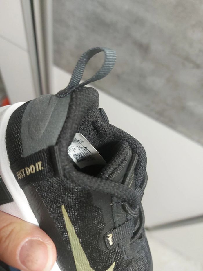 Baskets Nike taille 22 neuve - photo numéro 6