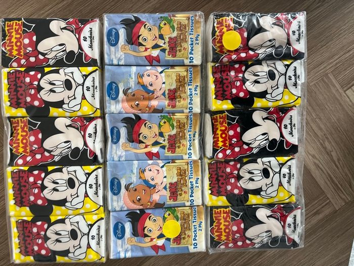 Lot paquet de mouchoirs Disney - photo numéro 2