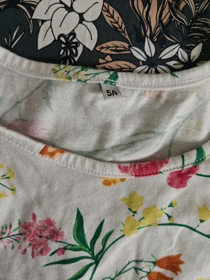 Tee-shirt blanc à fleurs 5ans - photo numéro 2