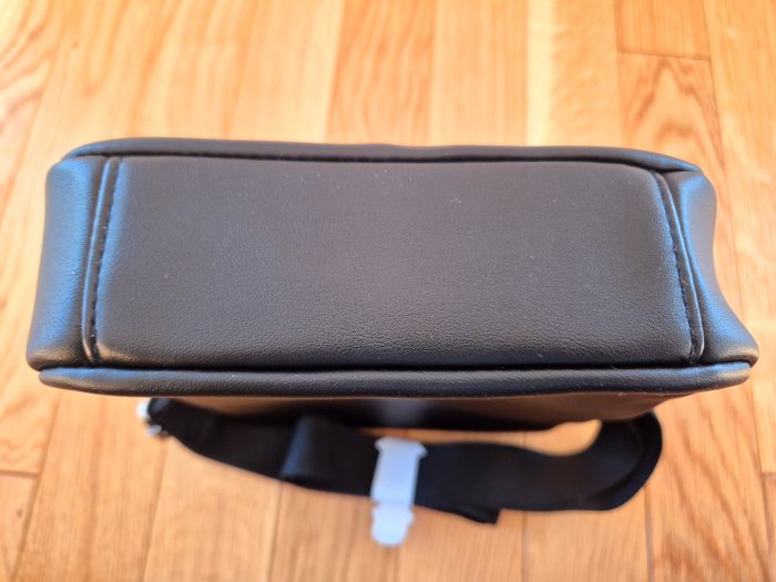 Grande Sacoche "Hugo Boss" noir neuve sous blister. - photo numéro 10