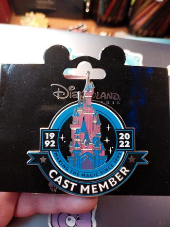 Pins Disney chateat cast member édition limitee