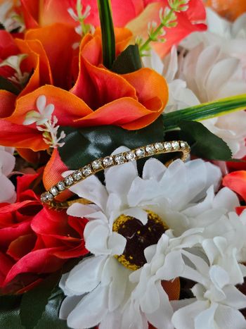 Bracelet élastique avec pierres topaz transparente