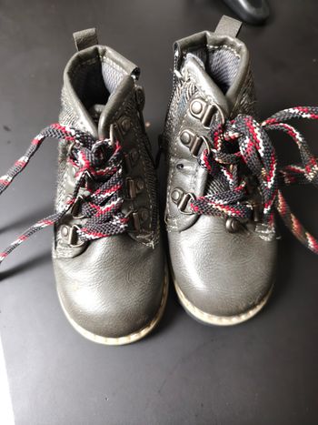 Je vends chaussures pour bébé garçon 