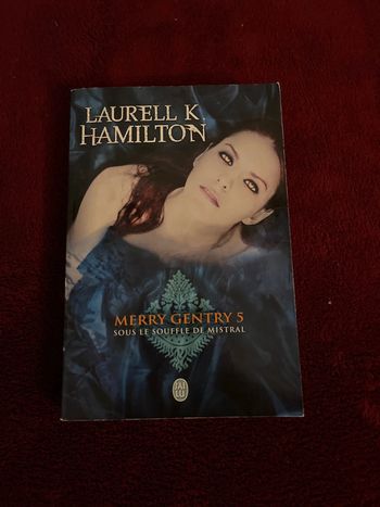 Livre new romance Laurell K Hamilton Merry gentry 5