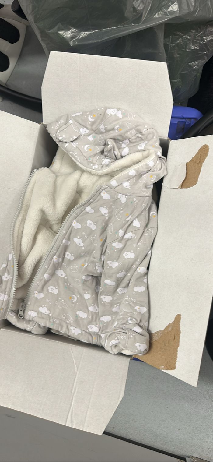 Carton vêtement bébé fille