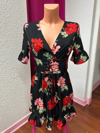 Robe fleurie avec ceinture corset