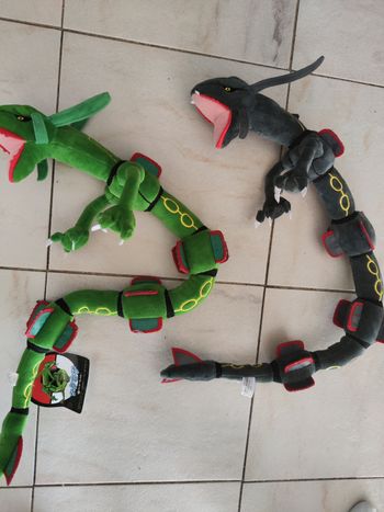 2 peluches rayquaza pokémon légendaire