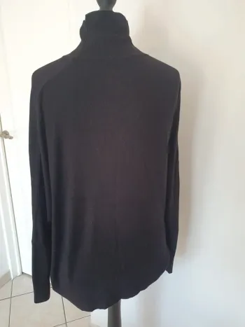 Pull noir