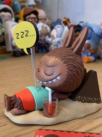 🍫 Pop Mart Labubu – The Monsters Candy Series : Triangle Chocolate (avec carte)