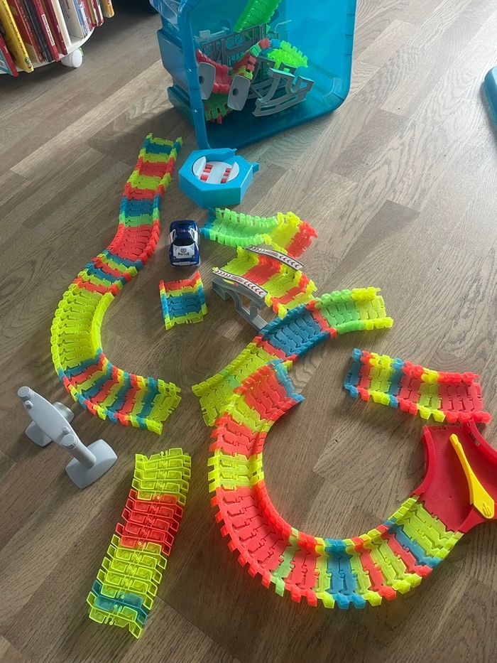 Jeu circuit voiture très bon état