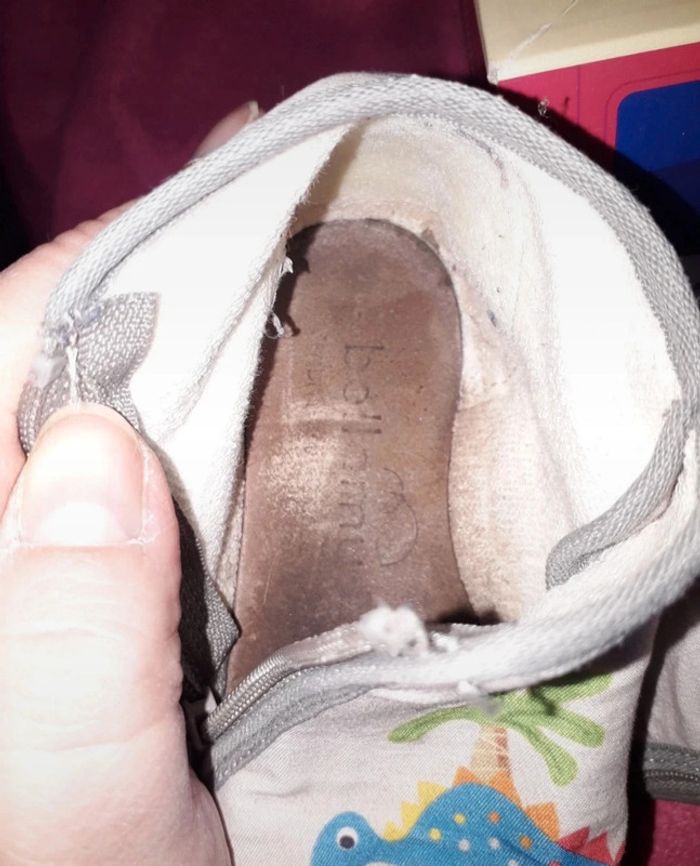 Chaussons dinosaures pointure 24 - photo numéro 3