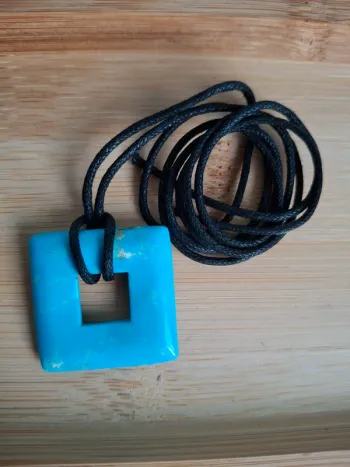 Collier magnésite bleue turquoise – Élégance minérale