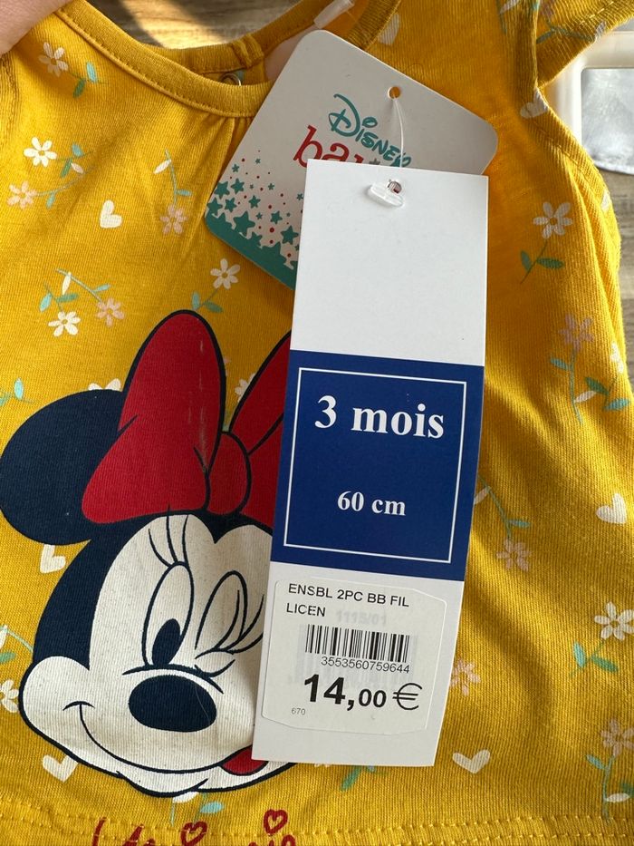- Ensemble Disney  - 3 mois - Neuf avec étiquette, petit défaut sur le dessin - photo numéro 3