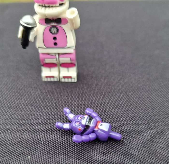 Minifigure jeu vidéo film horreur FNAF Five Nights At Freddy's Freddy avec marionnette - photo numéro 2
