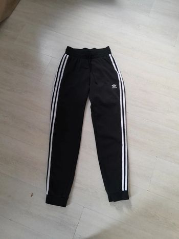 Très beau pantalon de jogging adidas