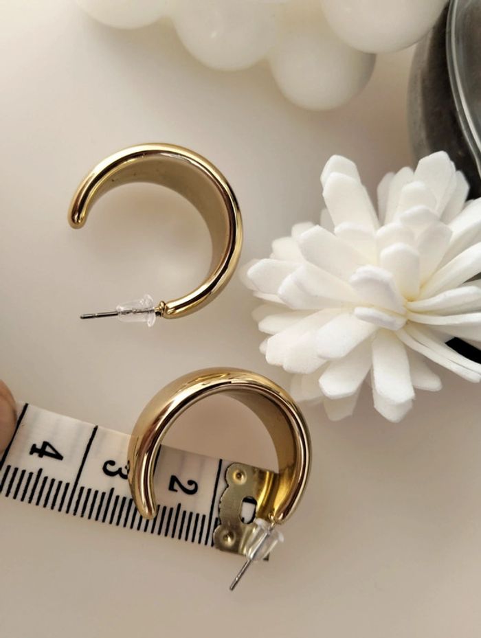 Créoles larges dorées en C en acier inoxydable - photo numéro 9