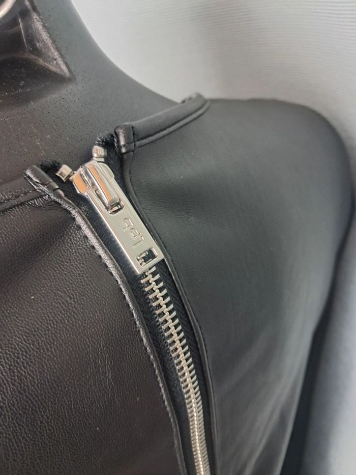 Les petites bombes robe simili noire T.36 neuve - photo numéro 11