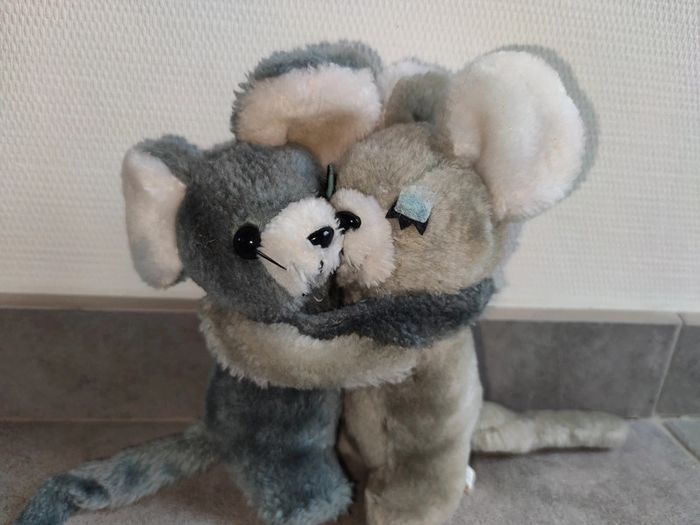 Peluche souris amoureuse vintage