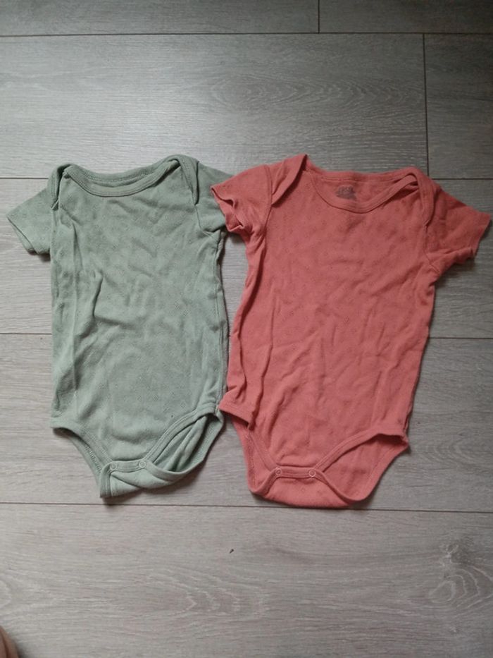 🌹lot de 2 bodies 18 mois 77 -82cm kiabi 🌹