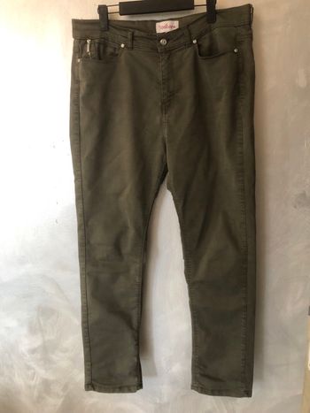 Pantalon femme kaki de chez Toscane taille 1 (44)