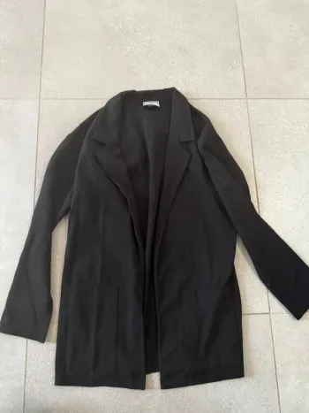 Blazer noir Pimkie, taille S, bon état mais quelques peluches