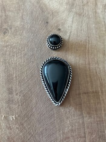 2 cabochon onyx 