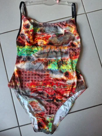 Maillot de bain une pièce femme Taille 4 neuf