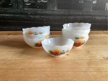 8 coupelles arcopal motif anémone 