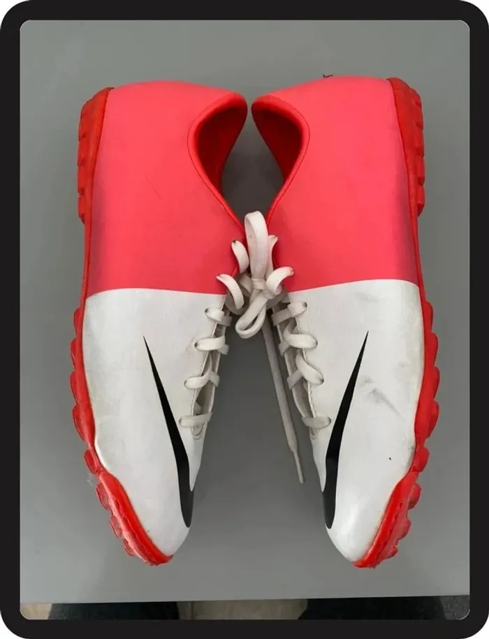 Nike Chaussures Football blanche & Rose Taille 38,5 - photo numéro 4