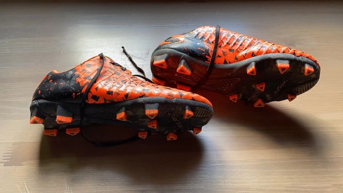 Chaussures de foot crampons - photo numéro 2