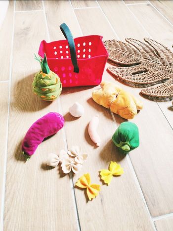 🍍Jeu d'imitation - Dinette en tissu peluche - Panier rouge avec légumes, fruits, pâtes .