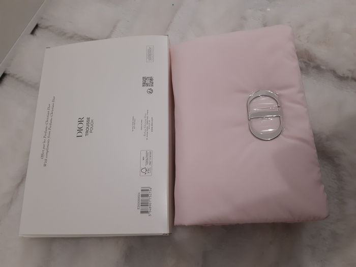 Dior Pink Puffy Pouch with Silver Dior Logo - photo numéro 10