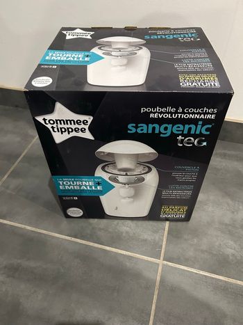 Poubelle à couches Tommee tippee sangenic tec + 1 recharge Neuve