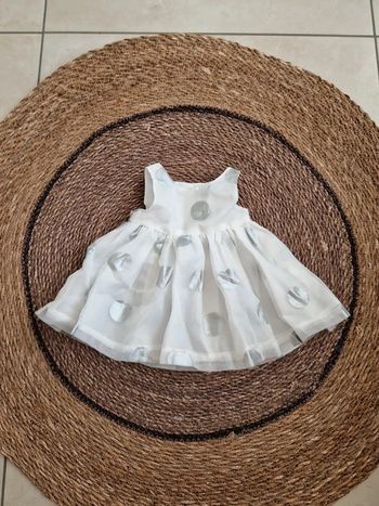 Jolie robe de cérémonie Kiabi taille 1 mois