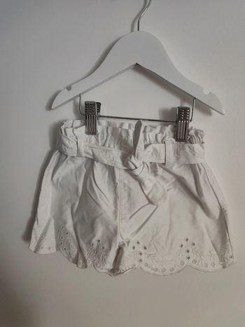 Short tape à l'oeil 18 mois