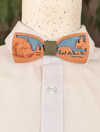 Nœud papillon artisanal en bois – Scène d’ours