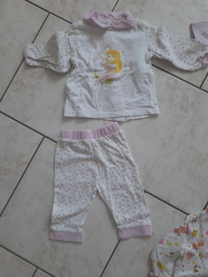 3 pyjamas 6mois - photo numéro 4